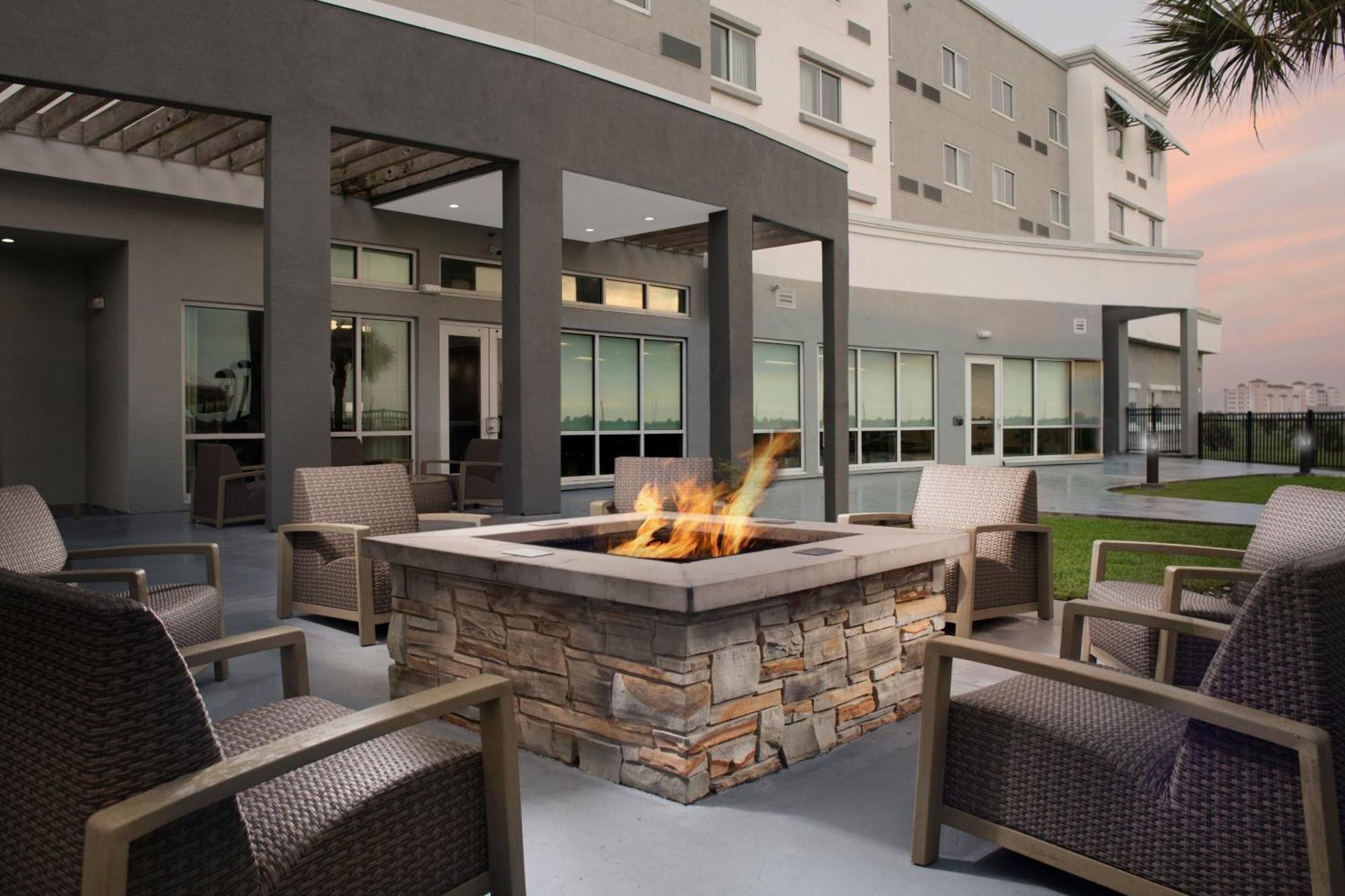 Courtyard By Marriott Galveston Island Hotel Exterior photo